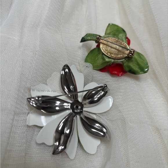 Vintage Cara China made in England & Sarah Coventry Pastel Floral Brooch Set - Picture 7 of 10